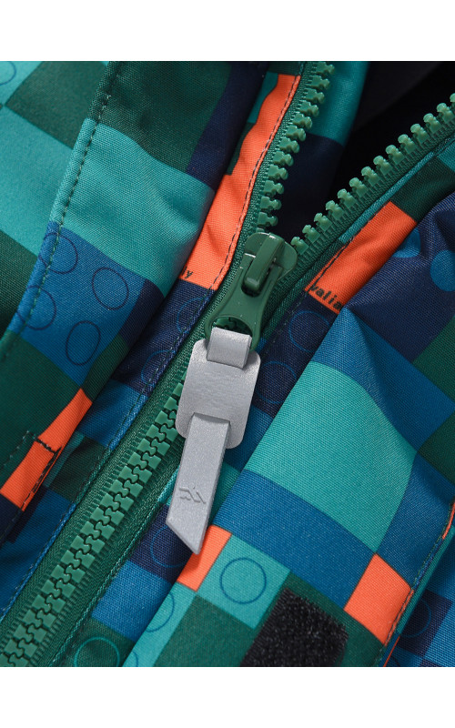 Зимний комбинезон для мальчика: активный отдых и безопасность