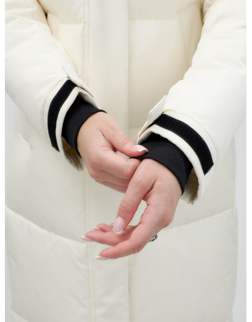 Длинный зимний пуховик с капюшоном для женщин.