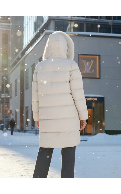 Длинный зимний пуховик с мехом песца.