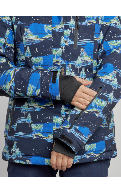 Женский горнолыжный костюм для зимних видов спорта.