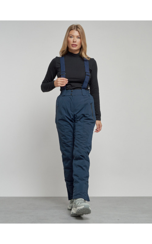 Женский горнолыжный костюм для зимних видов спорта.