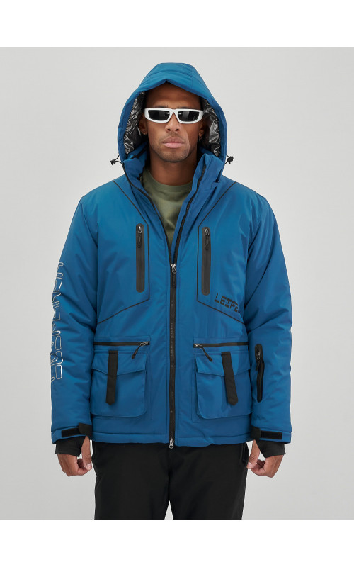 Мужской горнолыжный костюм: куртка и полукомбинезон для зимних активностей.