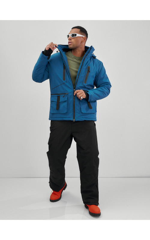 Мужской горнолыжный костюм: куртка и полукомбинезон для зимних активностей.