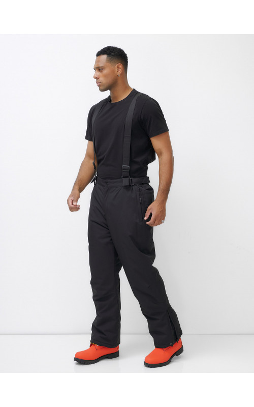 Мужской горнолыжный костюм: куртка и полукомбинезон для зимних активностей.