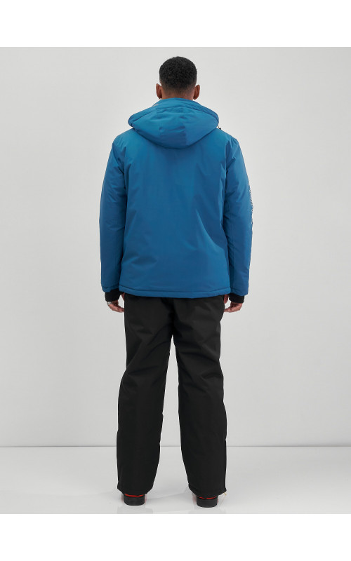 Мужской горнолыжный костюм: куртка и полукомбинезон для зимних активностей.