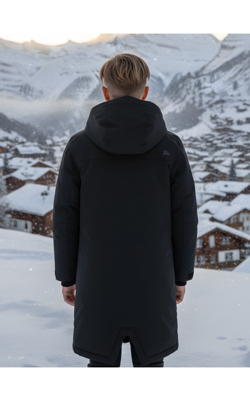 Зимняя парка для мальчика-подростка тёплая и практичная.