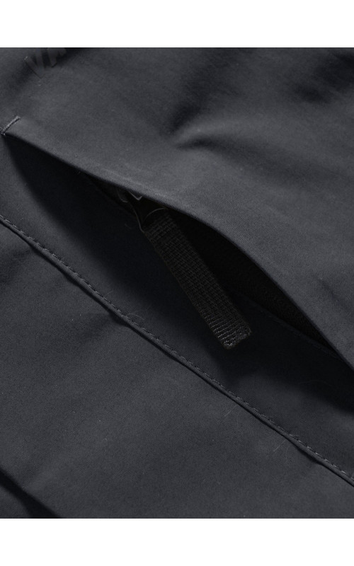 Зимняя парка для мальчика-подростка тёплая и практичная.