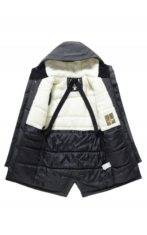 Зимняя парка для мальчика-подростка тёплая и практичная.