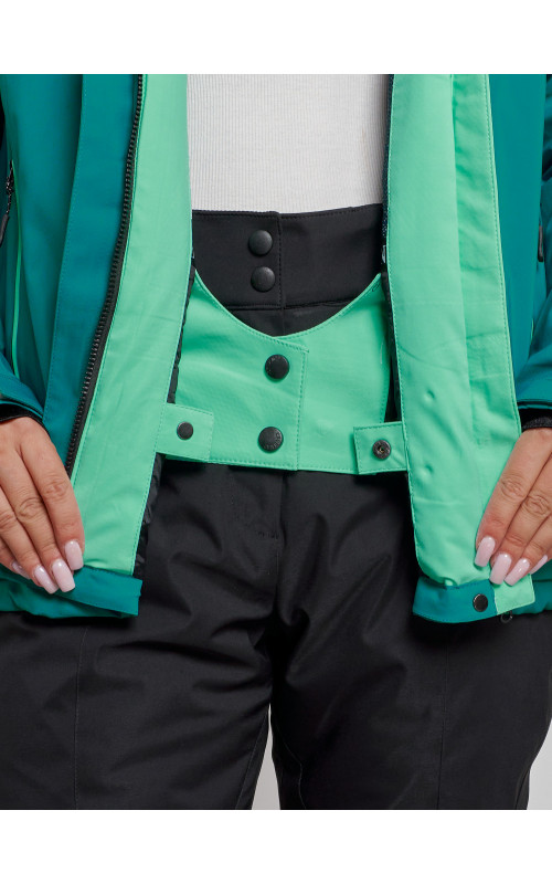 Женский горнолыжный костюм для зимних прогулок и спорта.