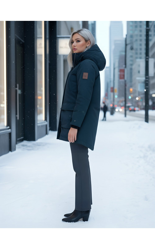 Женская зимняя парка с капюшоном, тёмно-синего цвета. в Тюмени