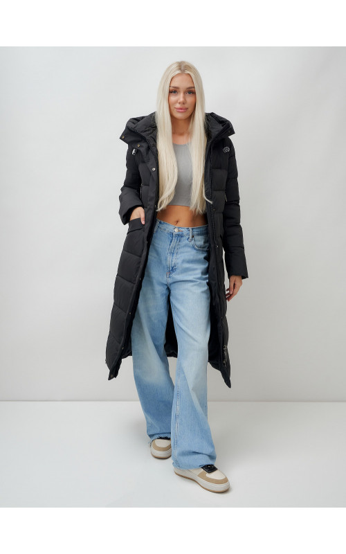 Длинный зимний пуховик с капюшоном для женщин.