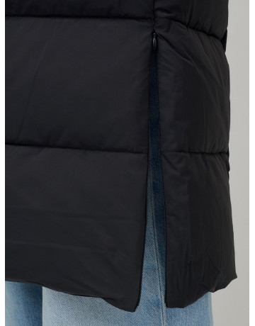 Длинный зимний пуховик с капюшоном для женщин.