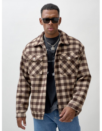 Мужская шерстяная рубашка прямого кроя в клетку.