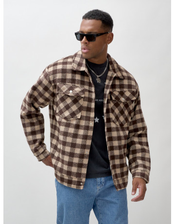 Мужская шерстяная рубашка прямого кроя в клетку.