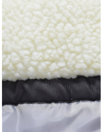 Зимняя парка для девочки-подростка с меховой подкладкой и ветро- и влагоотталкивающей тканью.