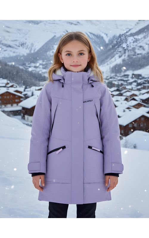 Зимняя парка для девочки-подростка с меховой подкладкой и ветро- и влагоотталкивающей тканью.