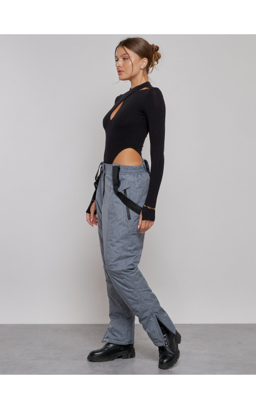 Женский горнолыжный костюм для зимних видов спорта.