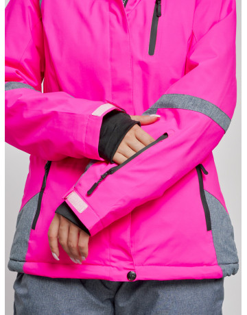 Женский горнолыжный костюм для зимних видов спорта.