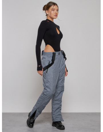 Женский горнолыжный костюм для зимних видов спорта.