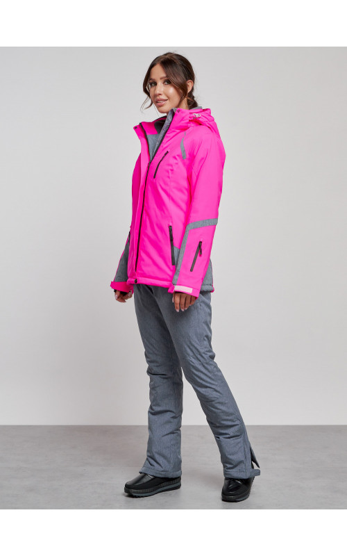 Женский горнолыжный костюм для зимних видов спорта.