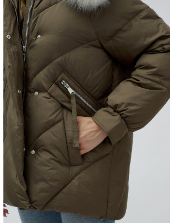 Женский зимний пуховик с меховой отделкой.