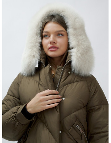 Женский зимний пуховик с меховой отделкой.