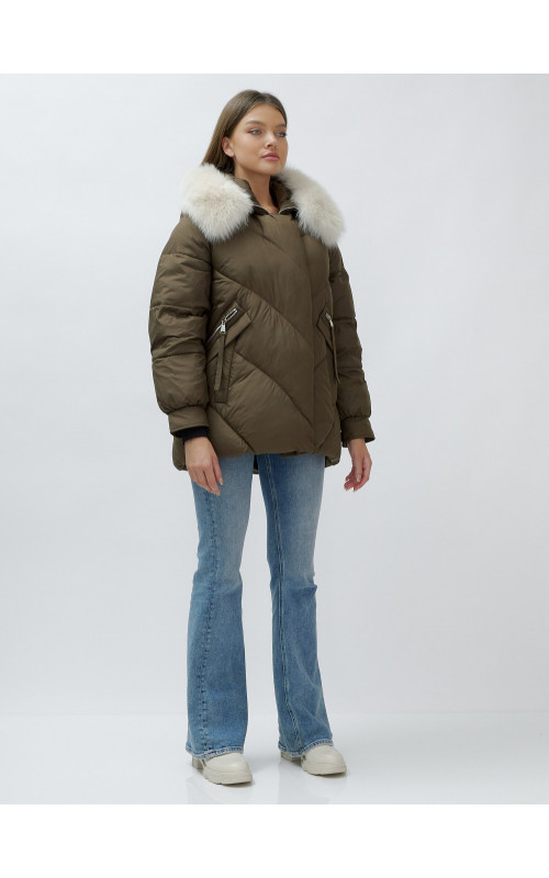 Женский зимний пуховик с меховой отделкой.