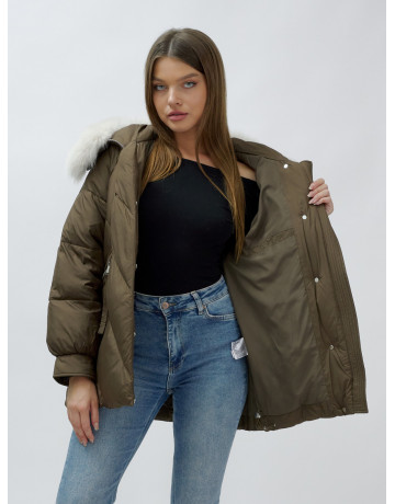 Женский зимний пуховик с меховой отделкой.