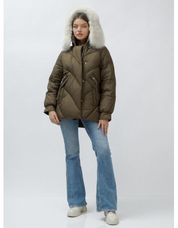 Женский зимний пуховик с меховой отделкой.