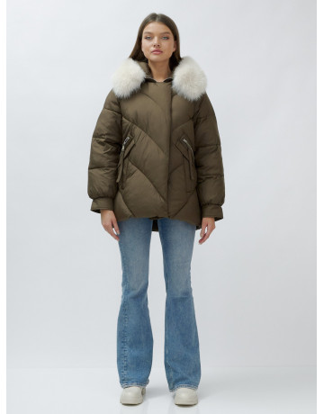 Женский зимний пуховик с меховой отделкой.