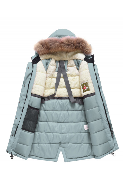 Тёплая парка для девочки для активного отдыха в холодную погоду