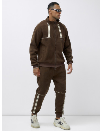 Мужской спортивный комплект: тепло и стиль для активных дней.