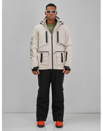 Мужской горнолыжный костюм: куртка и полукомбинезон для зимних активностей.