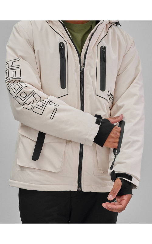 Мужской горнолыжный костюм: куртка и полукомбинезон для зимних активностей.