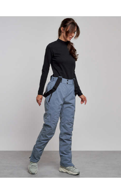 Женский горнолыжный костюм для активного отдыха.