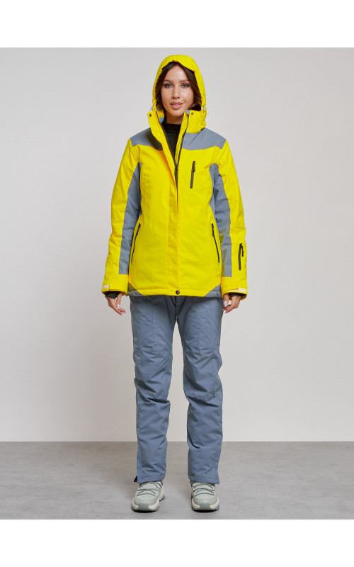 Женский горнолыжный костюм для активного отдыха.