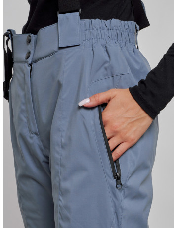 Женский горнолыжный костюм для активного отдыха.