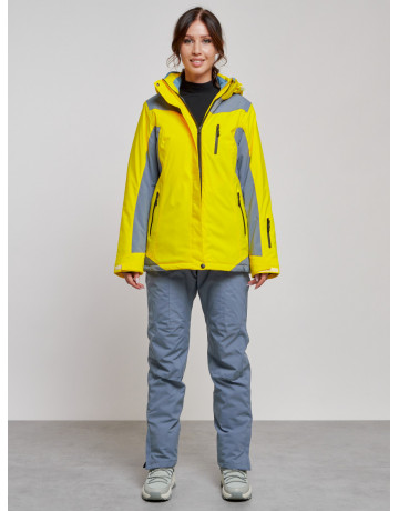 Женский горнолыжный костюм для активного отдыха.