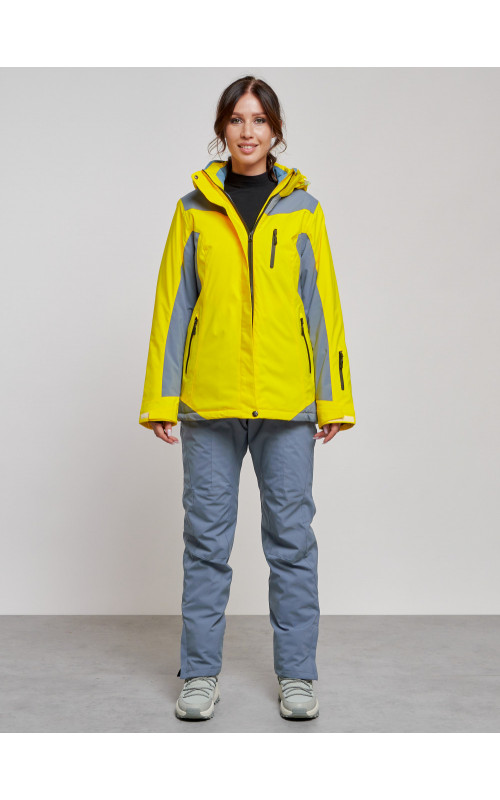 Женский горнолыжный костюм для активного отдыха.