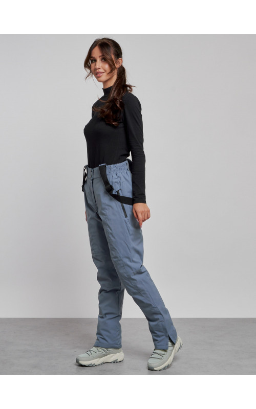 Женский горнолыжный костюм для активного отдыха.