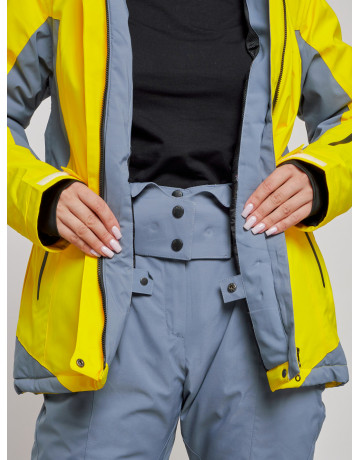 Женский горнолыжный костюм для активного отдыха.