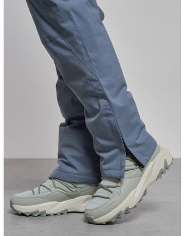 Женский горнолыжный костюм для активного отдыха.