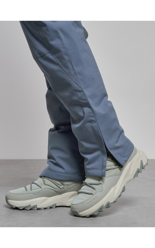 Женский горнолыжный костюм для активного отдыха.