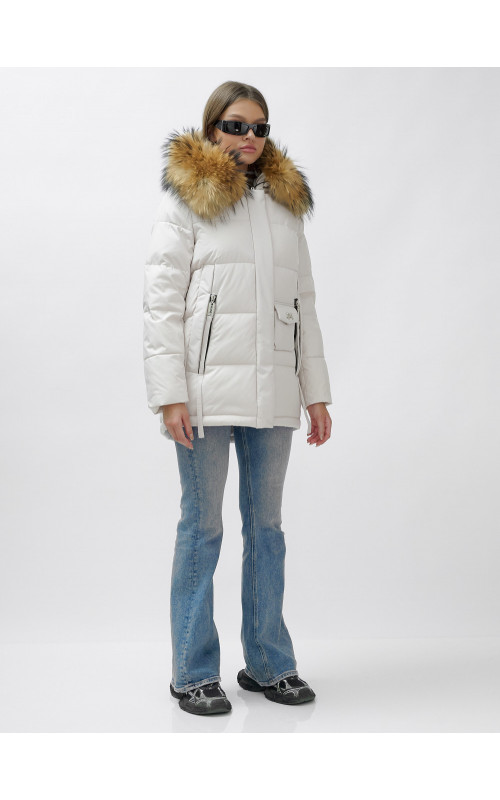 Женский зимний пуховик премиум-класса светло-бежевого цвета с мехом енота. в Тюмени