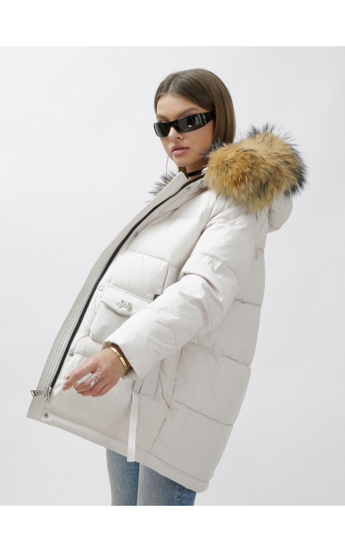 Женский зимний пуховик премиум-класса светло-бежевого цвета с мехом енота. в Тюмени