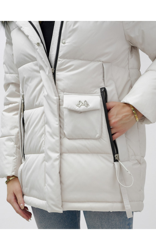 Женский зимний пуховик премиум-класса светло-бежевого цвета с мехом енота. в Тюмени