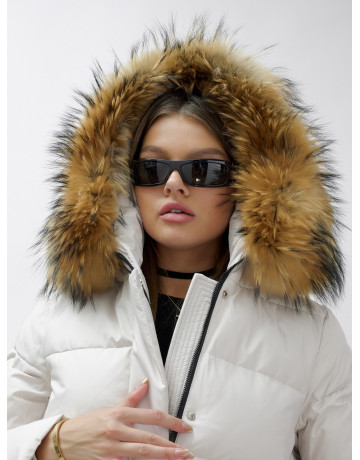 Женский зимний пуховик премиум-класса светло-бежевого цвета с мехом енота. в Тюмени