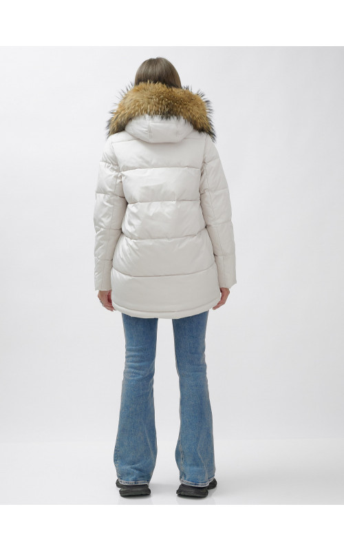 Женский зимний пуховик премиум-класса светло-бежевого цвета с мехом енота. в Тюмени