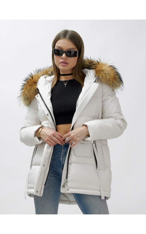 Женский зимний пуховик премиум-класса светло-бежевого цвета с мехом енота. в Тюмени
