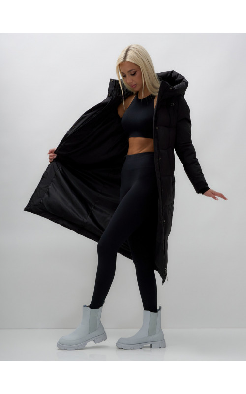 Длинный зимний пуховик для женщин с капюшоном.